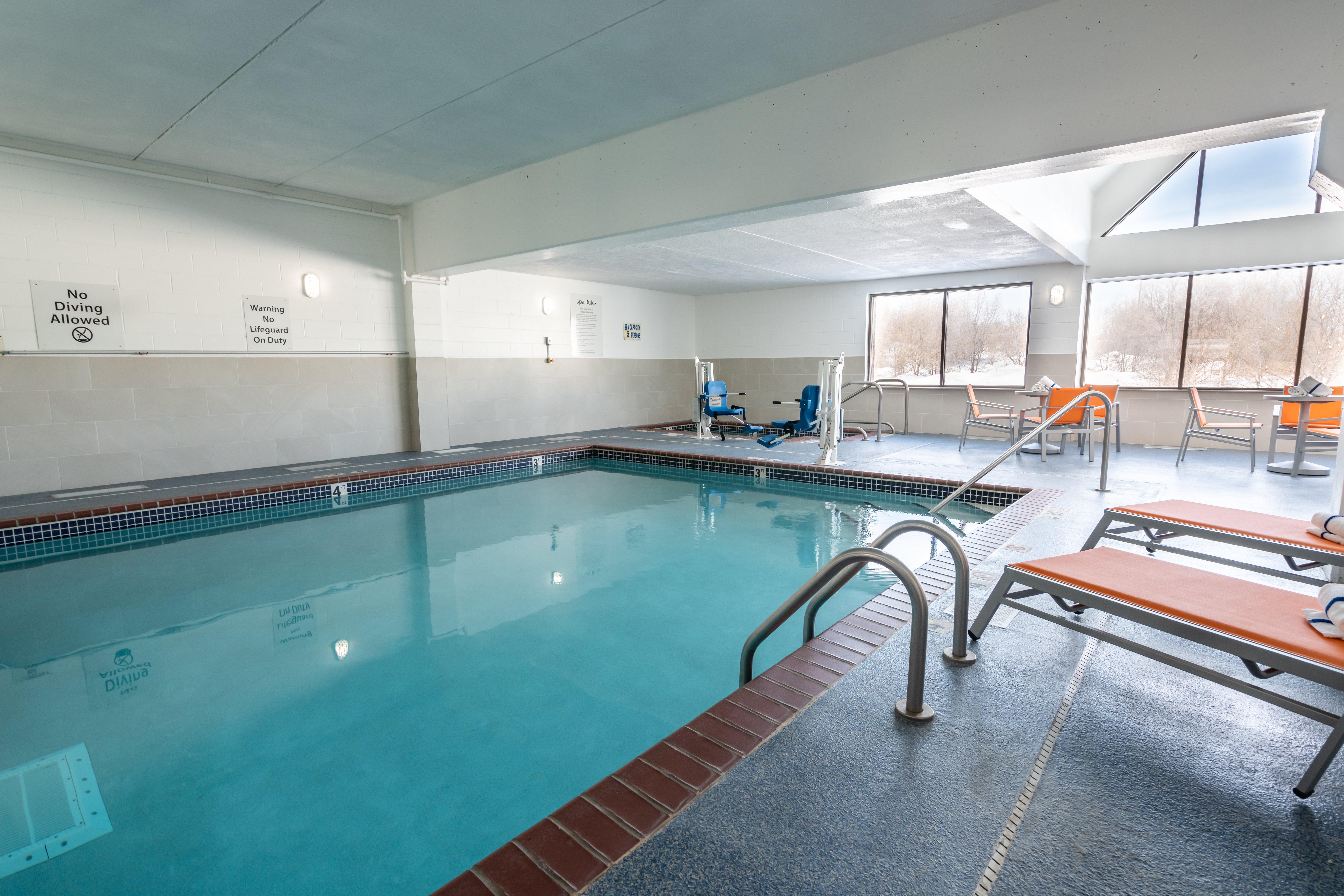 Holiday Inn Express Hotel & Suites Coon Rapids - Blaine Area By Ihg Экстерьер фото