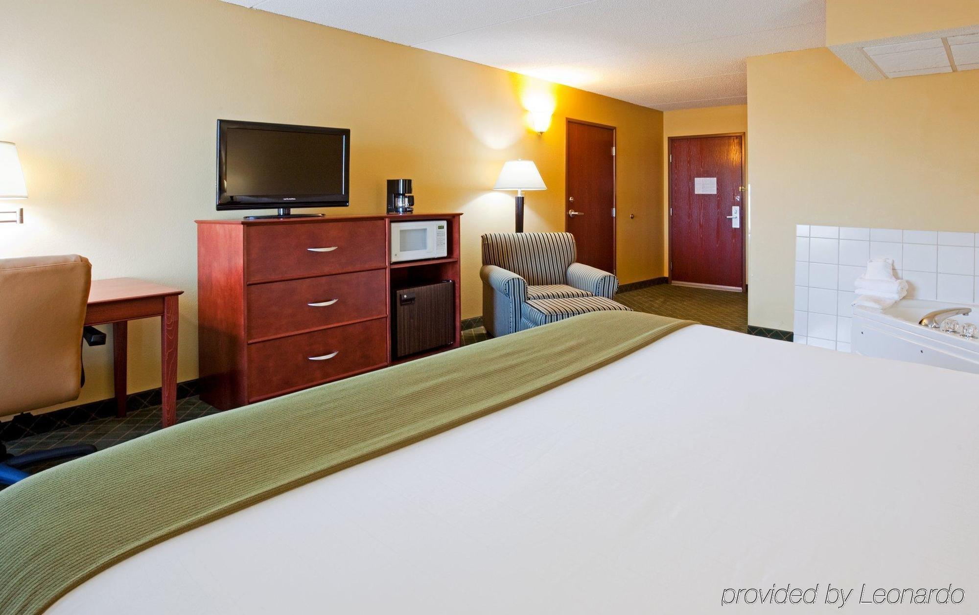 Holiday Inn Express Hotel & Suites Coon Rapids - Blaine Area By Ihg Номер фото