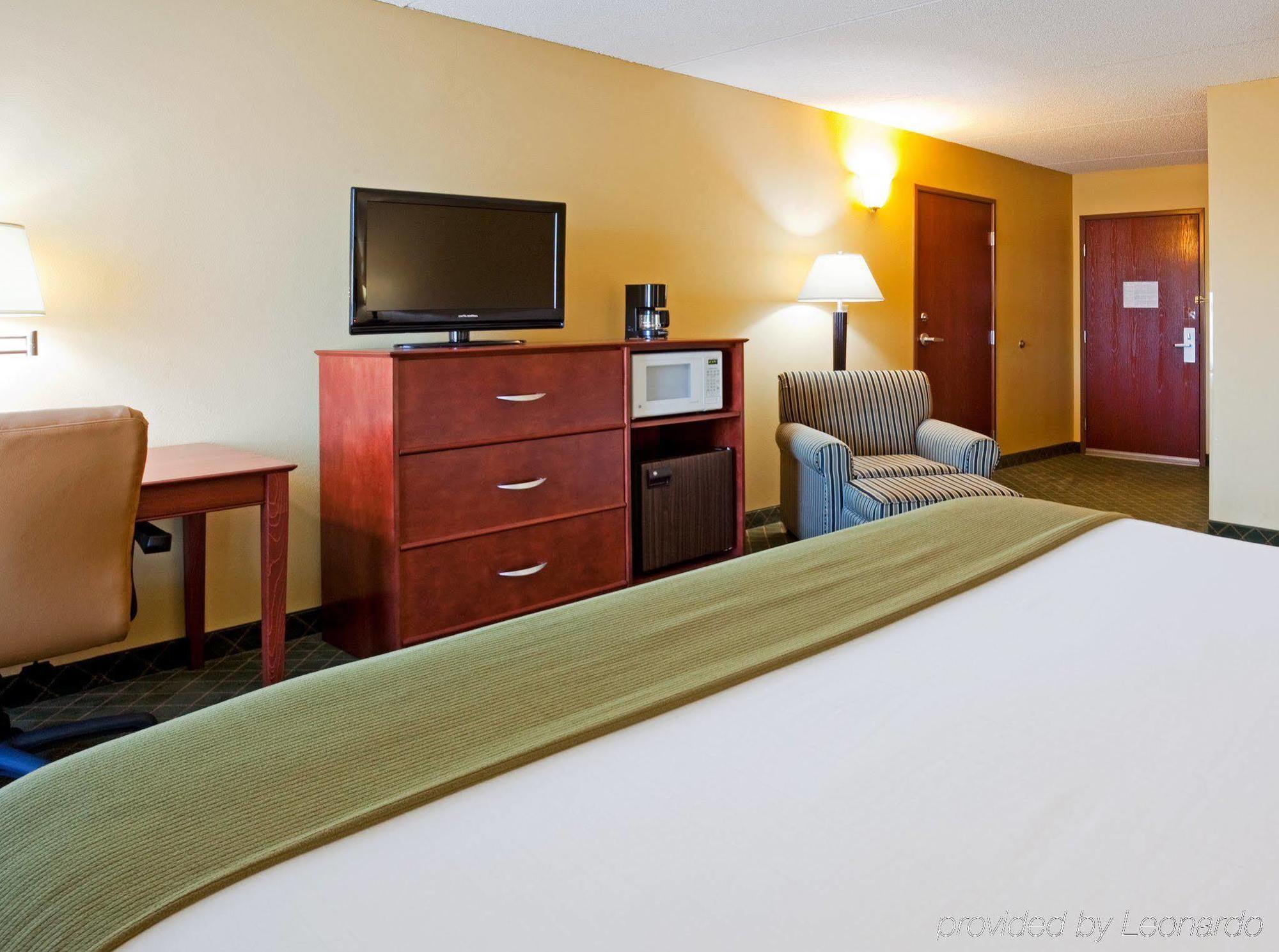 Holiday Inn Express Hotel & Suites Coon Rapids - Blaine Area By Ihg Экстерьер фото